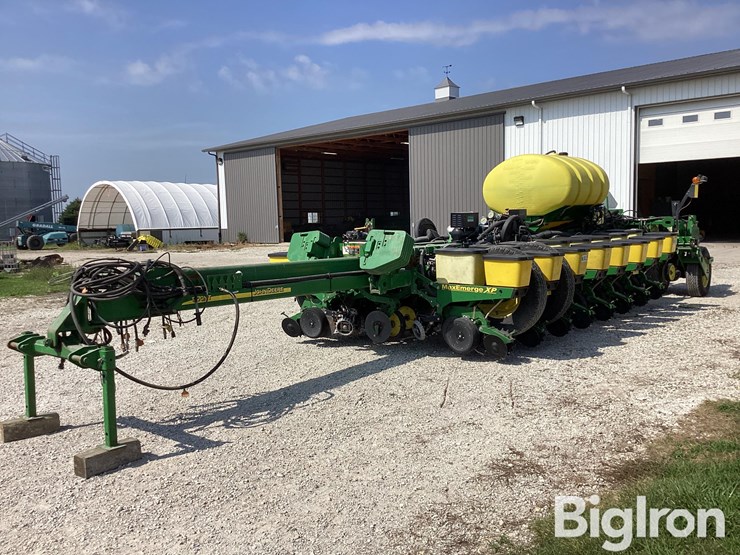 2006-john-deere-1770-image-1