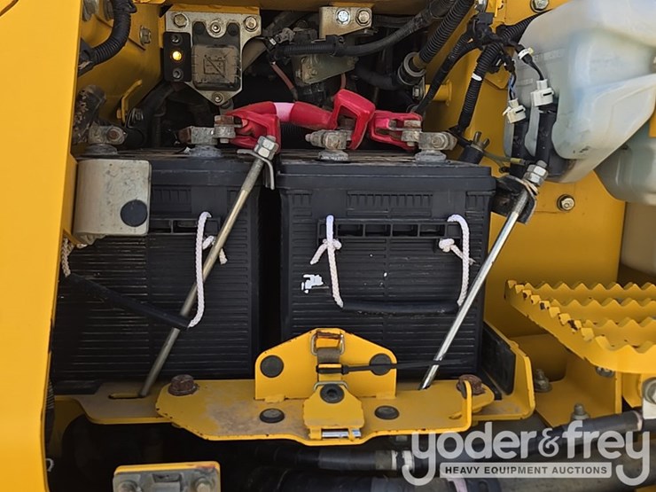 2021-komatsu-d61px-24-image-33
