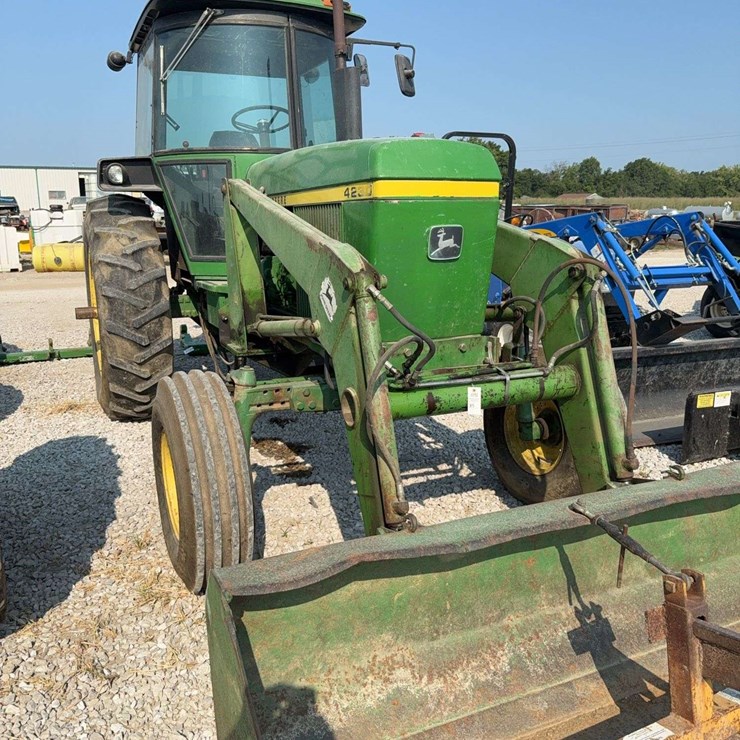 JOHN DEERE 4230