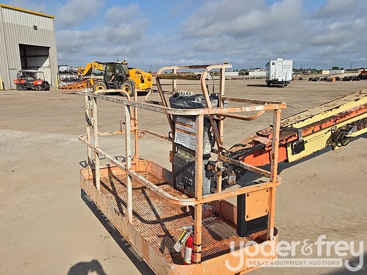 2017-jlg-800s-image-24
