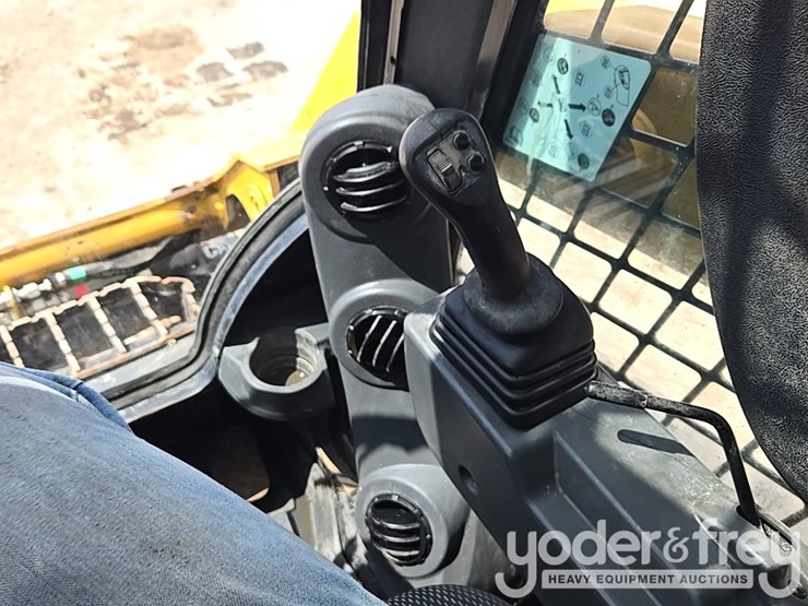 2022-caterpillar-259d3-image-63