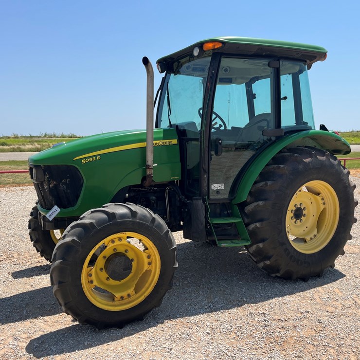 2010 JOHN DEERE 5093E