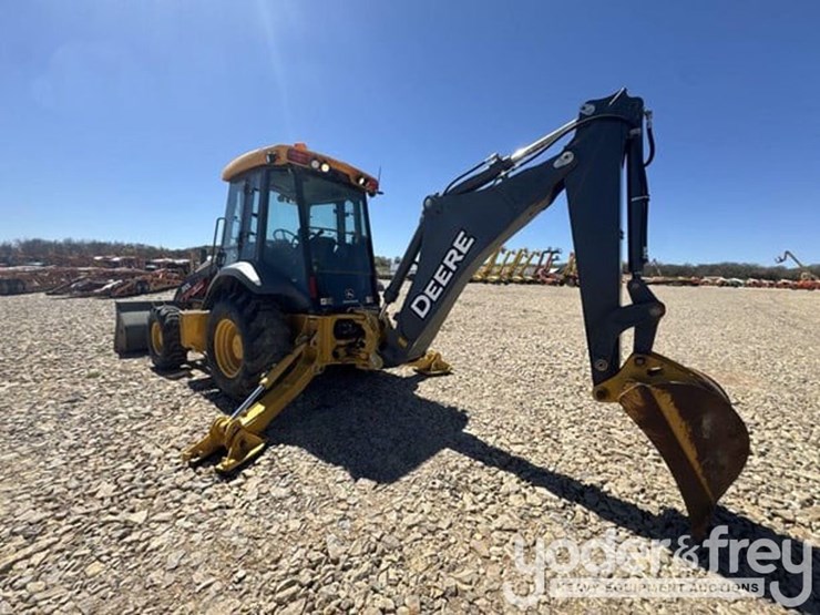 2019-deere-310l-image-2