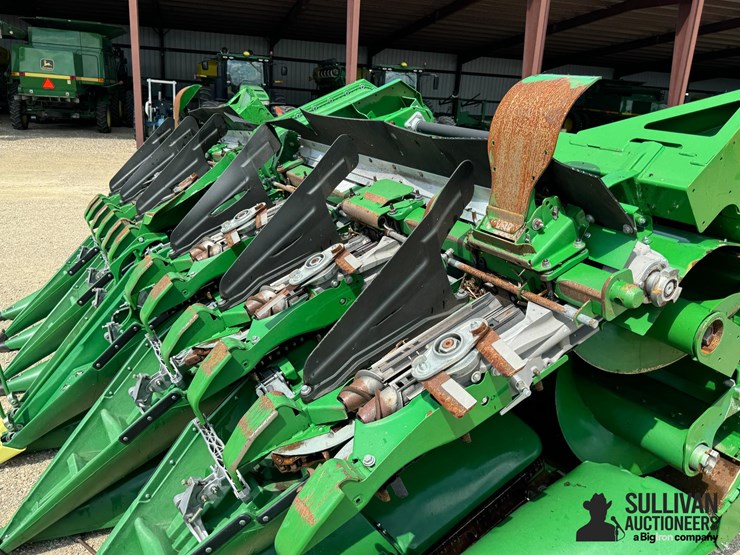 2023-john-deere-c12f-image-14