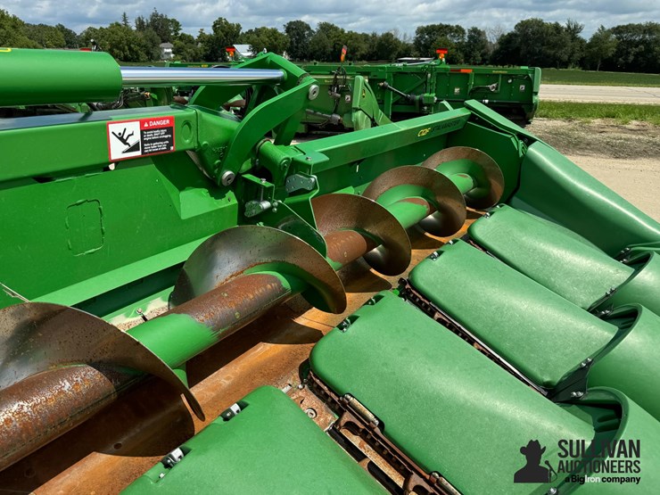2023-john-deere-c12f-image-11