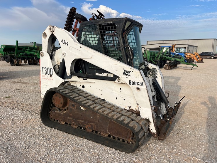 2002-bobcat-t300-image-5