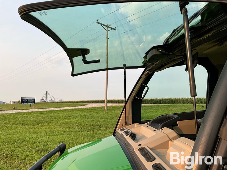 2021-john-deere-gator-image-17
