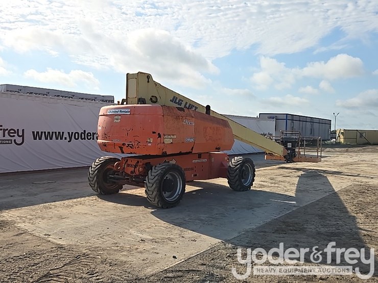 2017-jlg-800s-image-8
