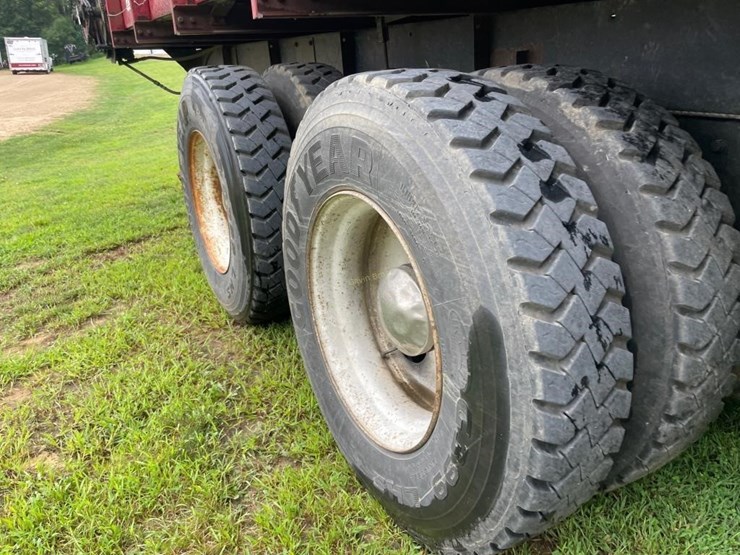 1999-peterbilt-379-image-9
