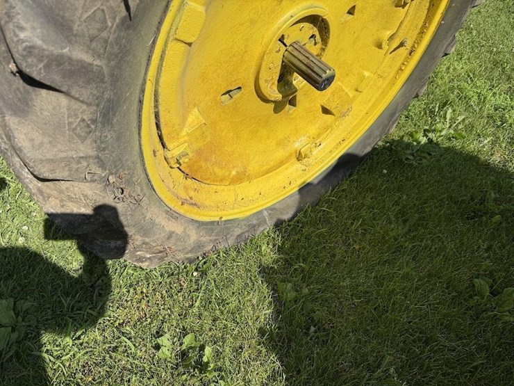 john-deere-b-image-6