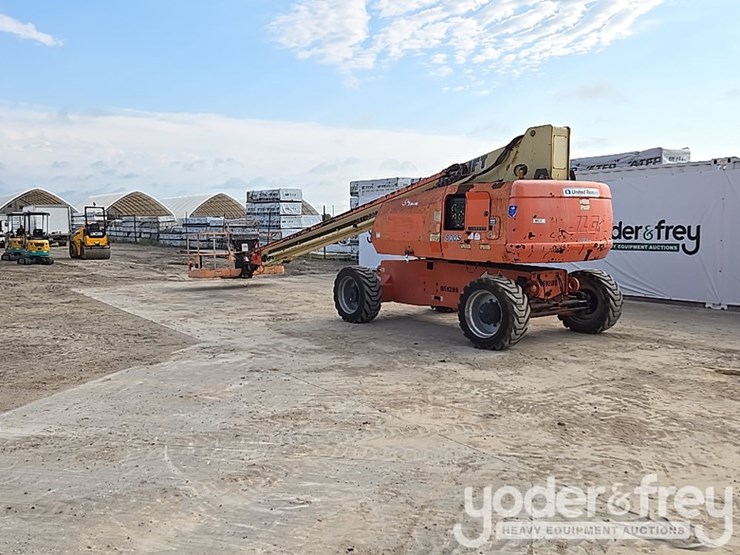 2017-jlg-800s-image-6