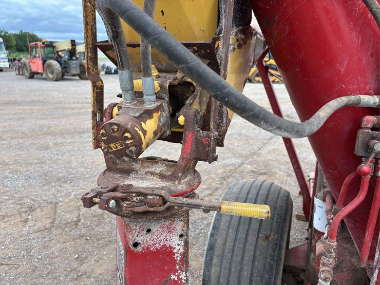 new-holland-355-image-14