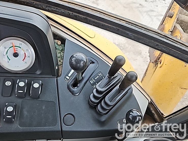 2011-caterpillar-420e-image-55