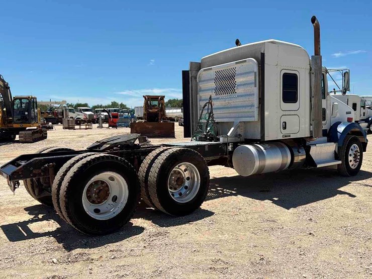 2014-kenworth-t800-image-4