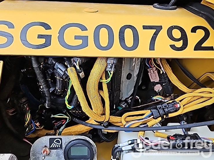 2019-caterpillar-d6n-lgp-image-39