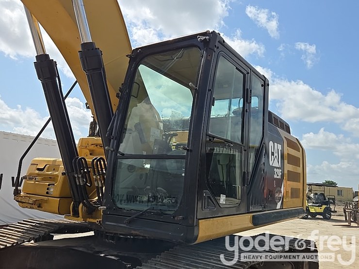 2015-caterpillar-329fl-image-61