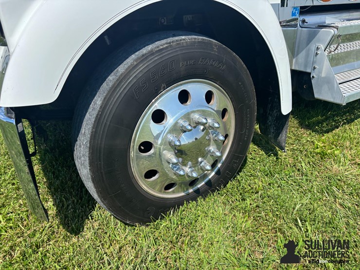 2019-kenworth-w900-image-11
