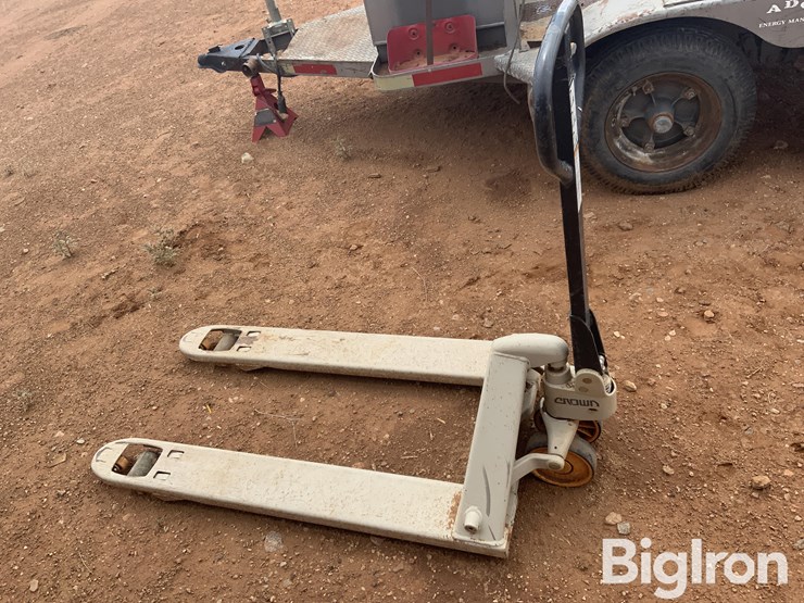 crown-pallet-jack-image-8