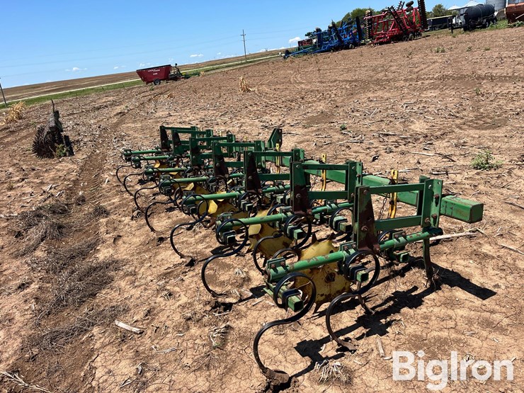 john-deere-cultivator-image-5
