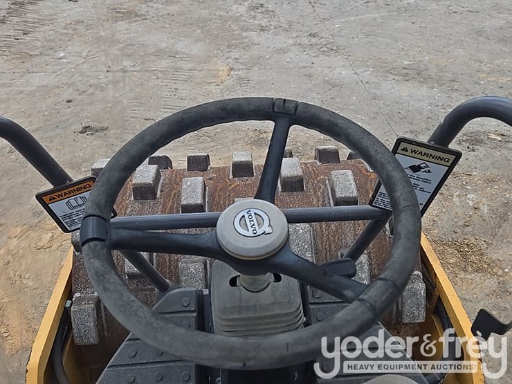 2017-volvo-sd45b-image-32