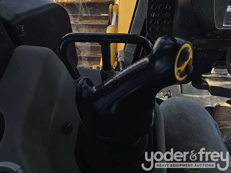 2021-komatsu-d61px-24-image-57