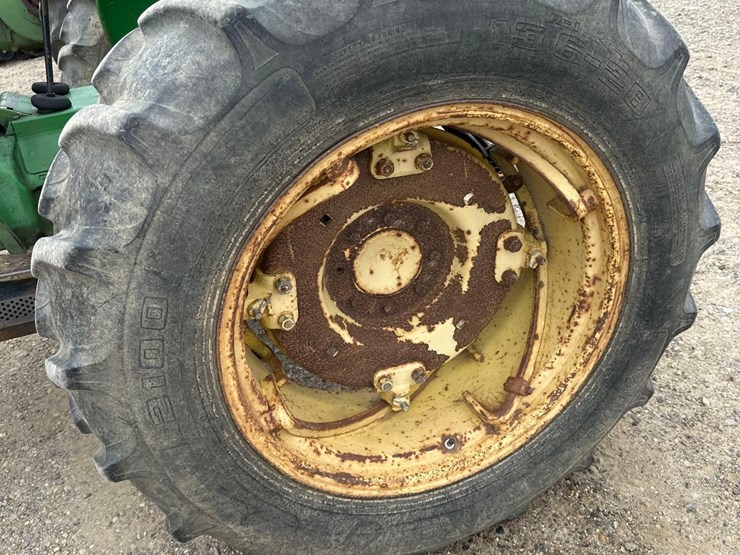 john-deere-830-image-8