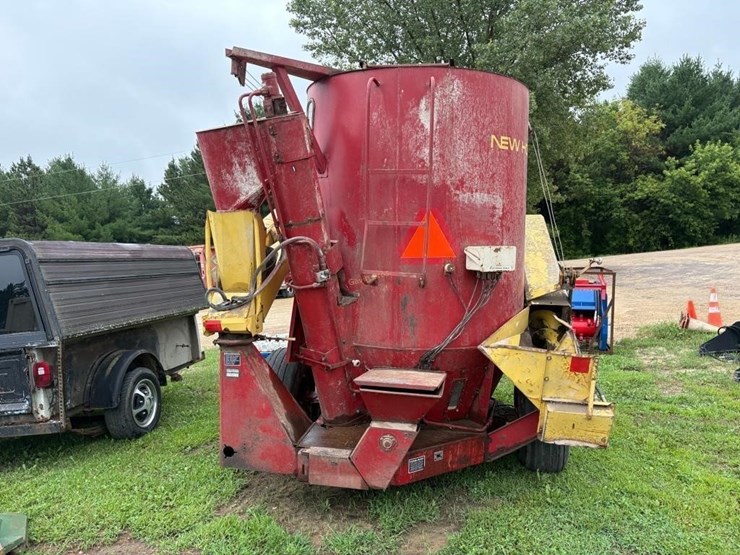 new-holland-358-image-2