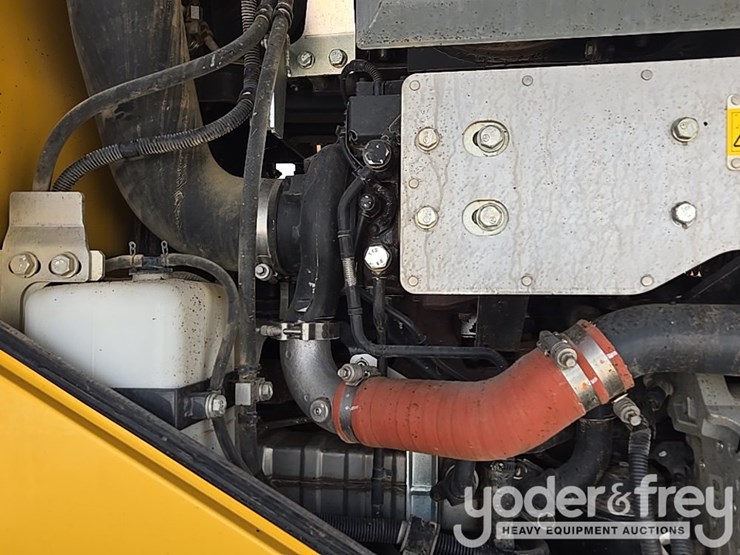 2017-komatsu-wa320-8-image-40