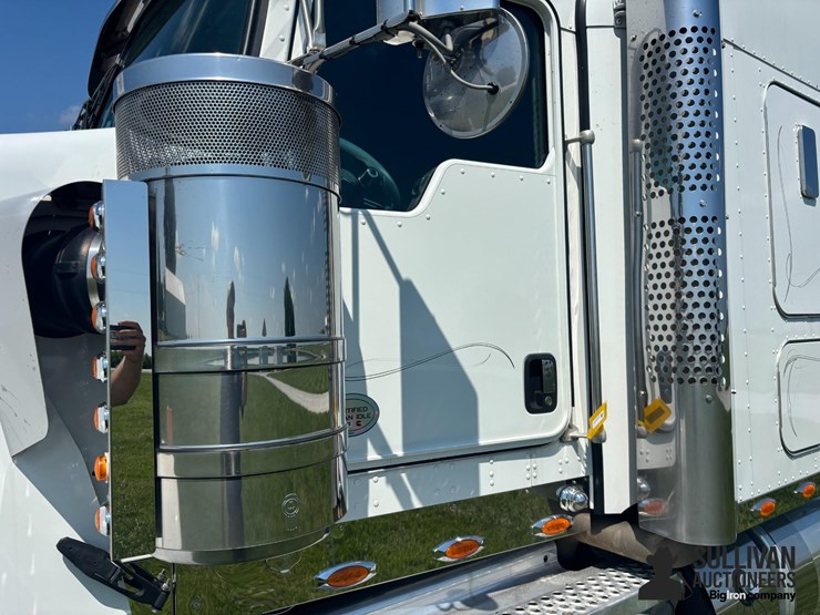 2019-kenworth-w900-image-13
