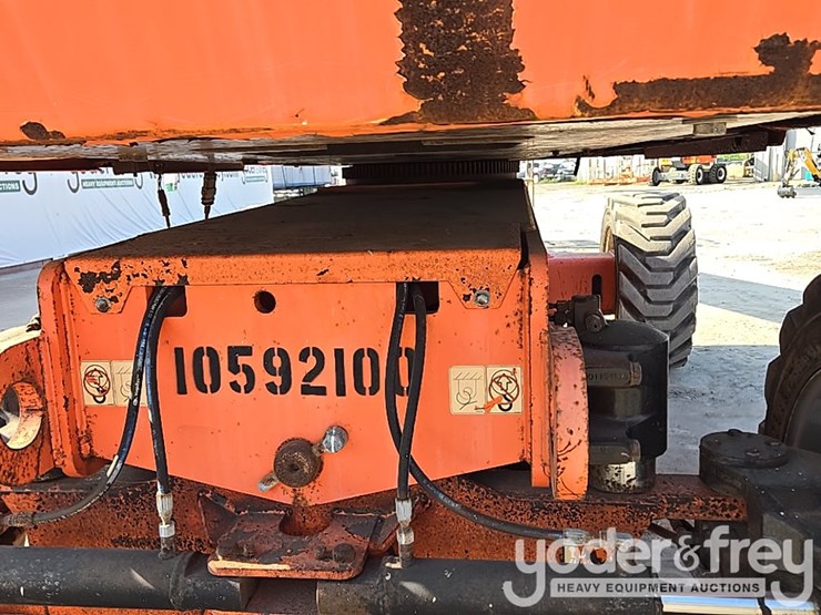 2017-jlg-800s-image-43