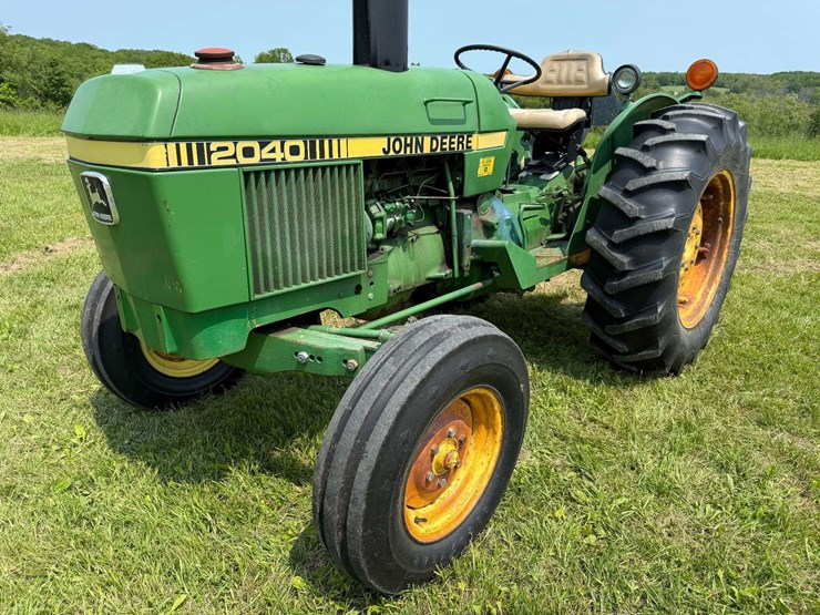 john-deere-2040-image-9