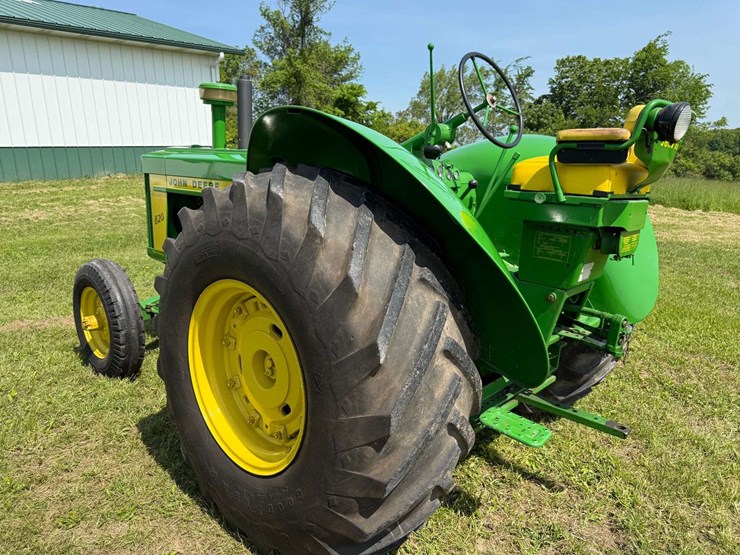 john-deere-820-image-21