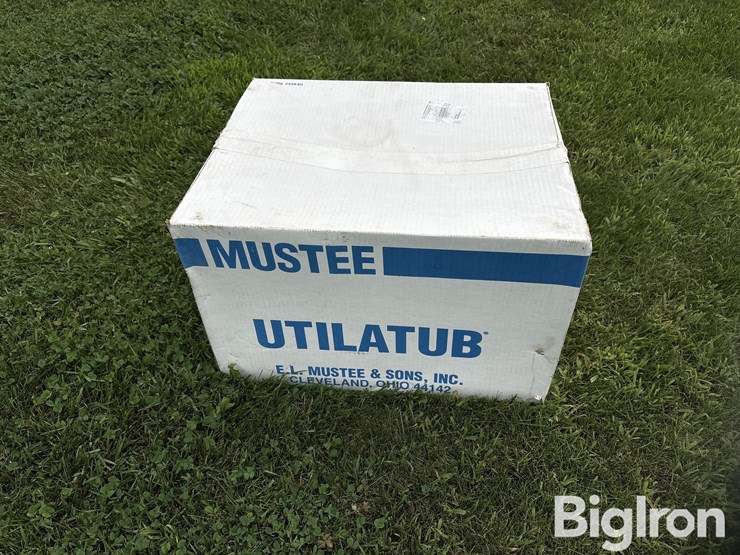 mustee-20”-x-24”-utility-wash-tub-kit-image-6