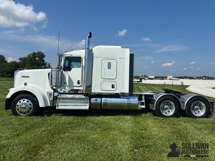 2019-kenworth-w900-image-8