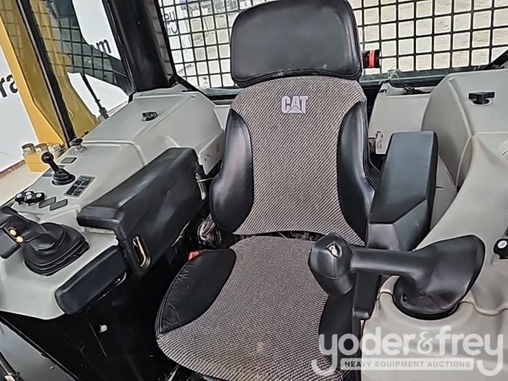 2019-caterpillar-d6n-lgp-image-52