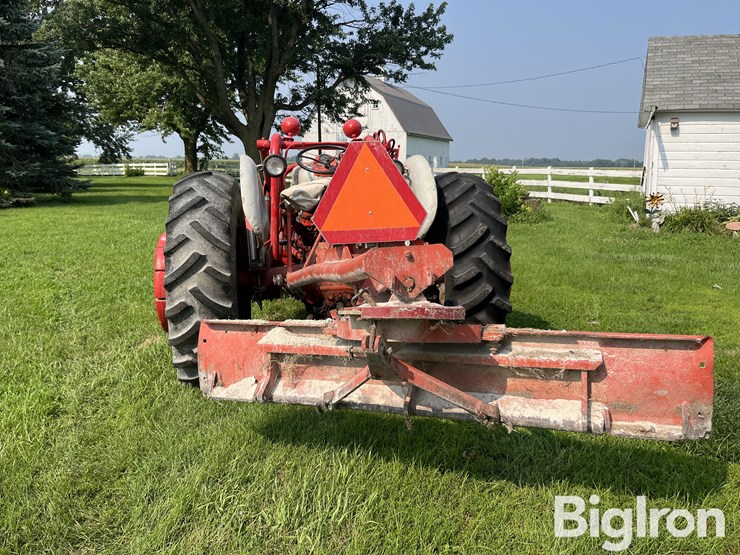 1961-ford-tractor-image-6