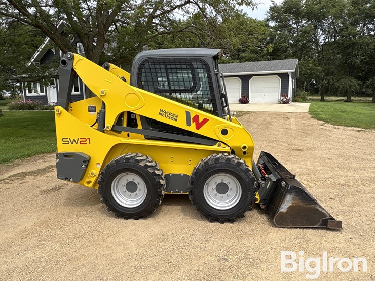 2024-wacker-neuson-sw21-skid-steer-image-4