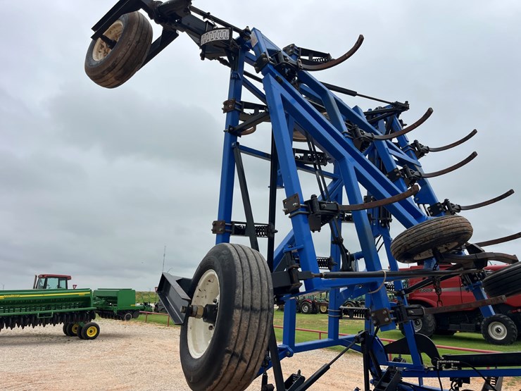 2014-new-holland-st830-image-20