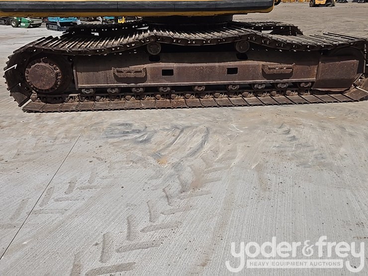 2015-caterpillar-329fl-image-18