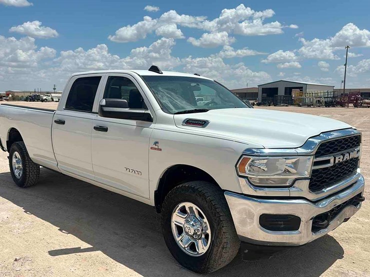 2019-dodge-ram-3500-image-2