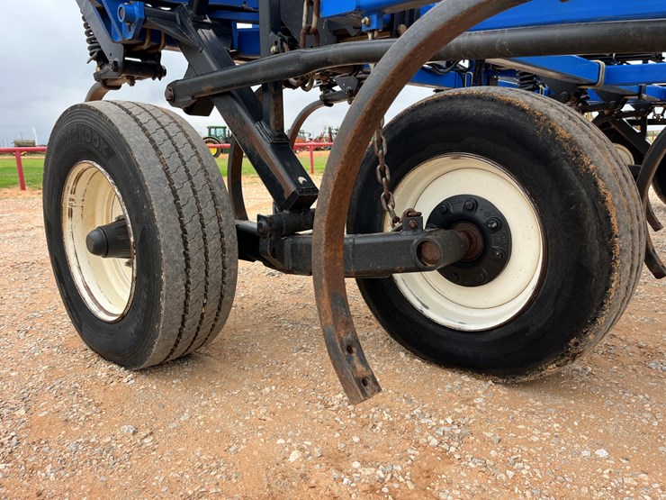 2014-new-holland-st830-image-10