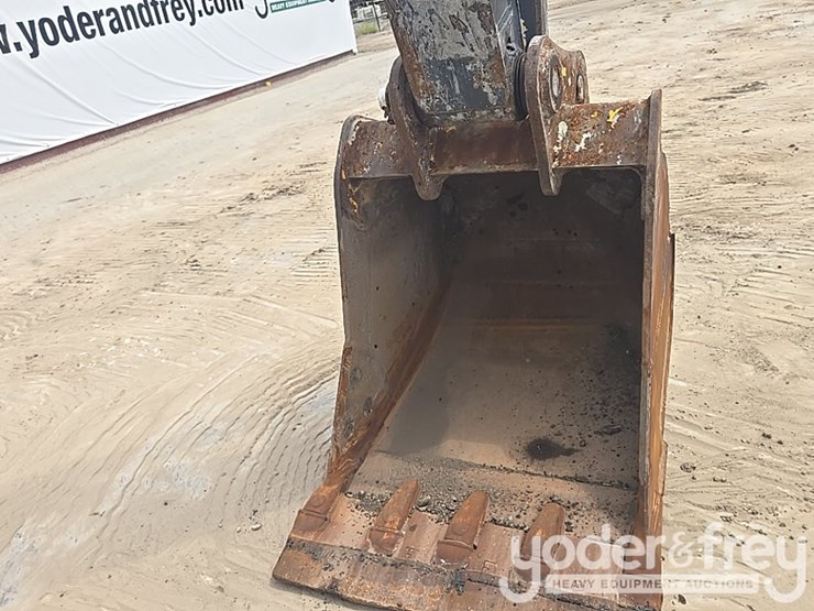 2022-deere-130g-image-32