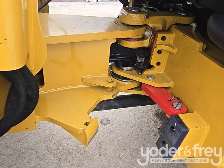 2023-caterpillar-908-image-21