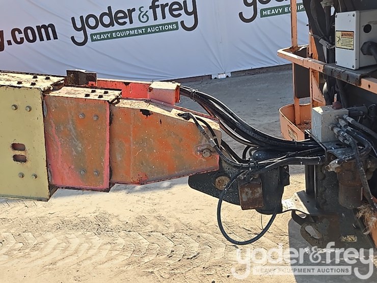 2017-jlg-800s-image-31