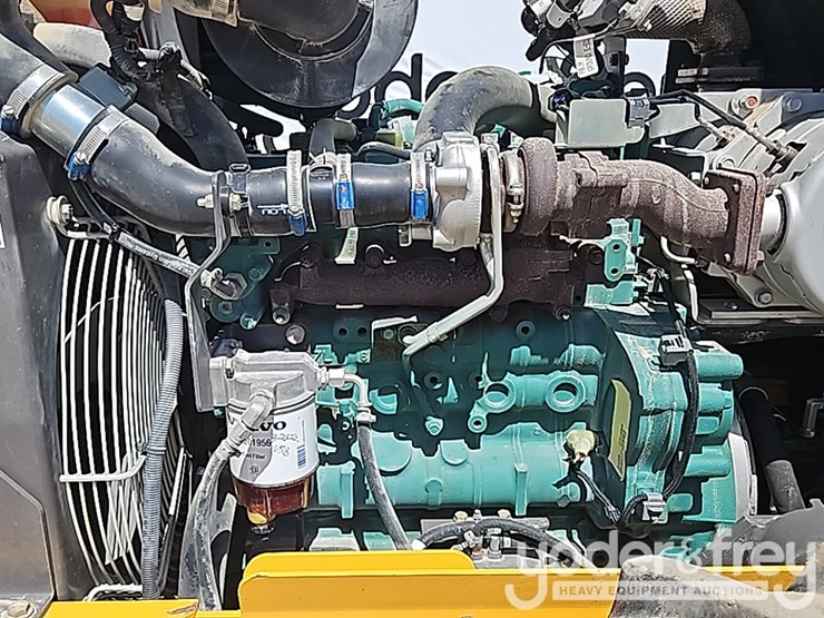 2017-volvo-sd45b-image-27
