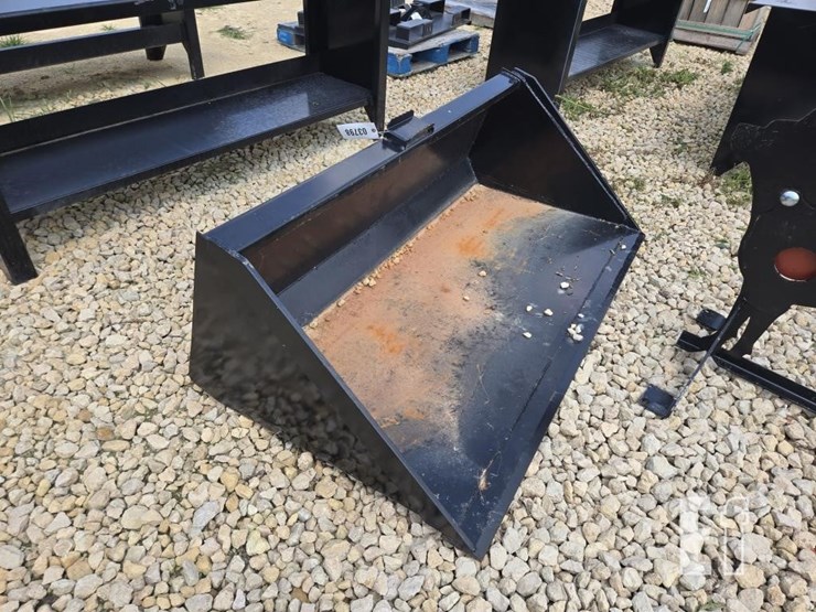 new-66"-bucket-w/-single-blade-image-4
