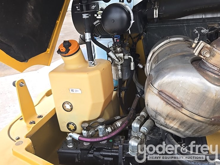 2023-caterpillar-908-image-32