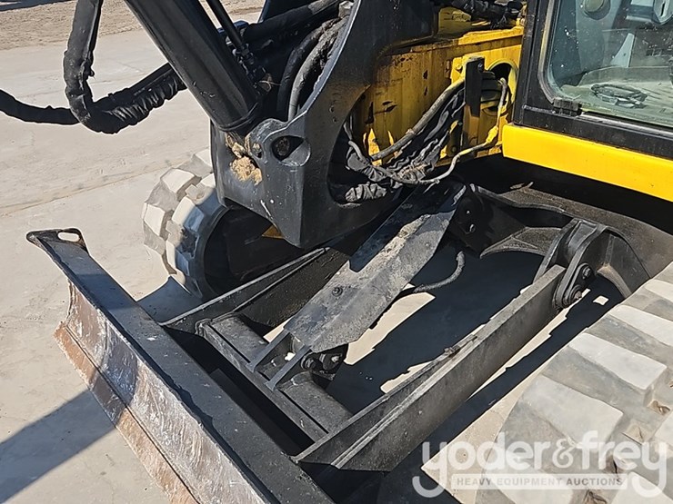 2015-deere-85g-image-21