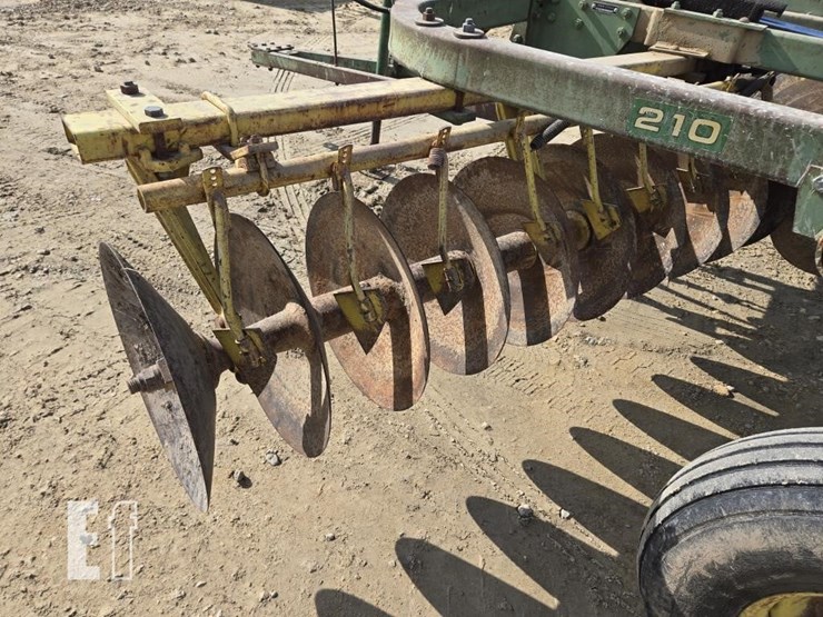 john-deere-210-image-13