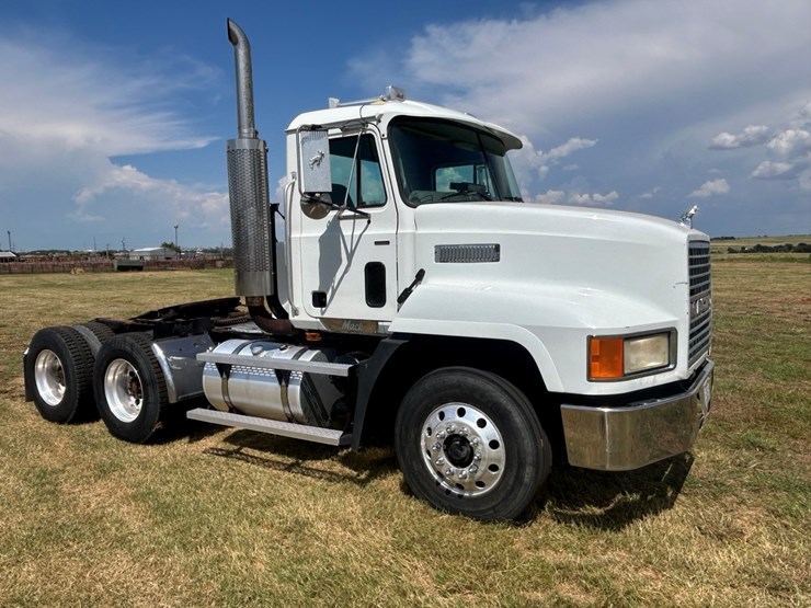2001-mack-ch613-image-27